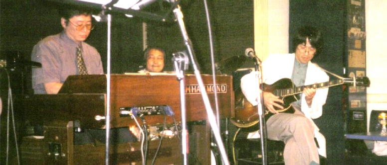 ����E����E����