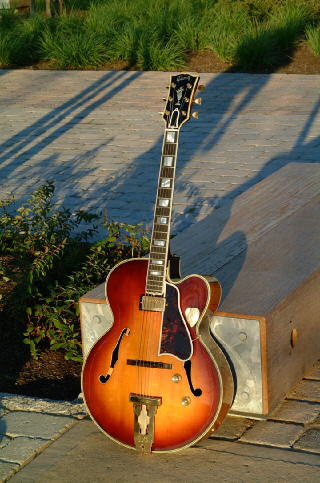 �}���h�����E�u���U�[�Y�Ŕ���o����Ă���n�[�g�̂k�T